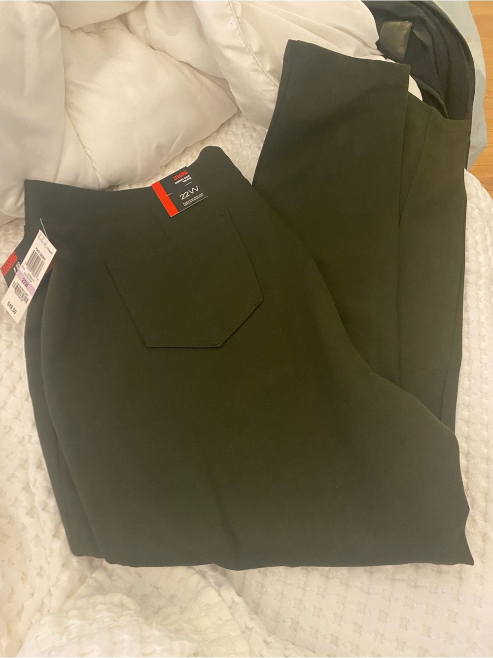 NWT style and co brand dark green Capri leggings